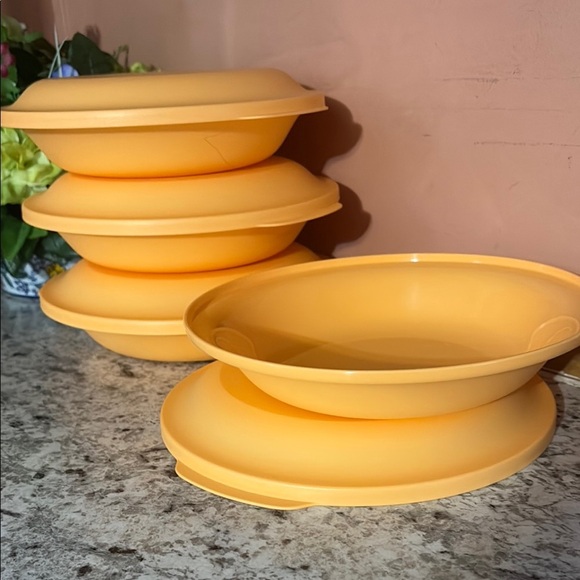 Set of Yellow Tupperware Plates - Picture 6 of 6